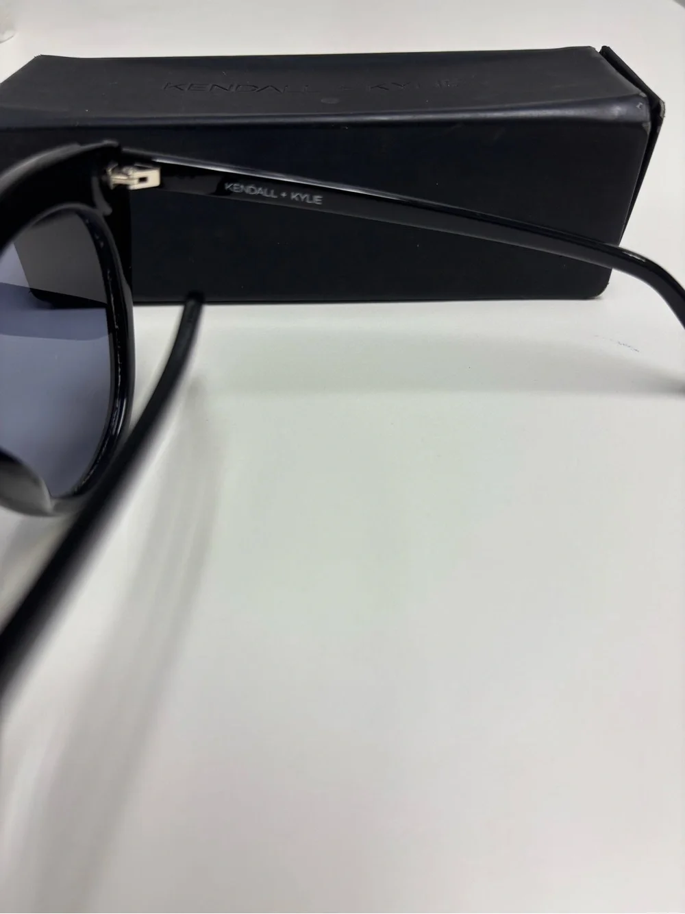 Kendall & Kylie Kaia Thick Black Cat-Eye Retro Sunglasses
